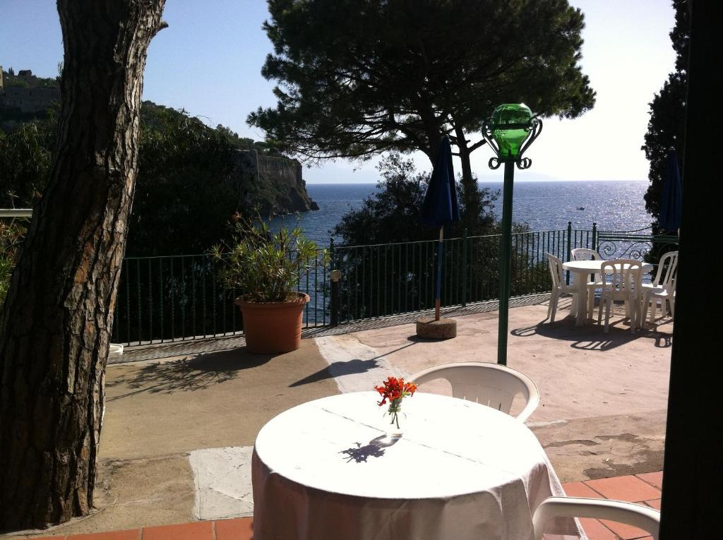 Hotel Villa Antonio 이스키아 객실 사진